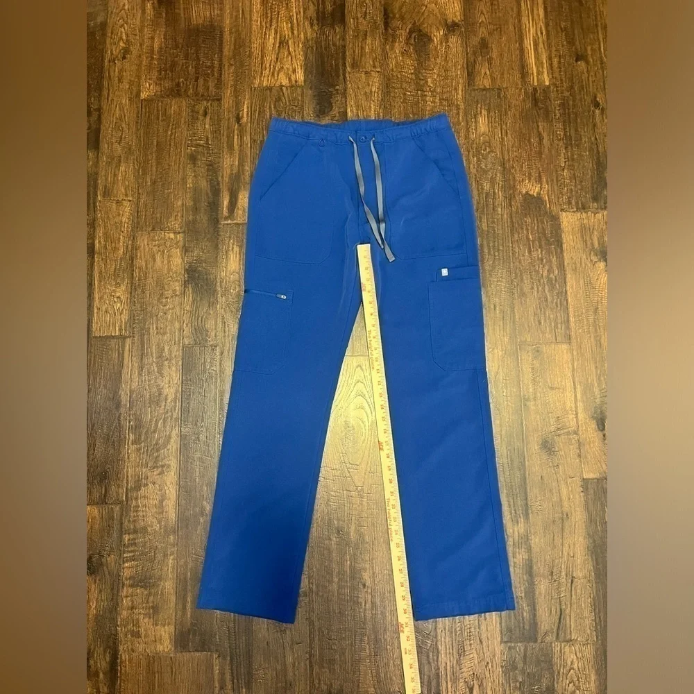 Men’s Figs Cairo Cargo Scrub Pants Size Men’s Medium Color Royal Blue